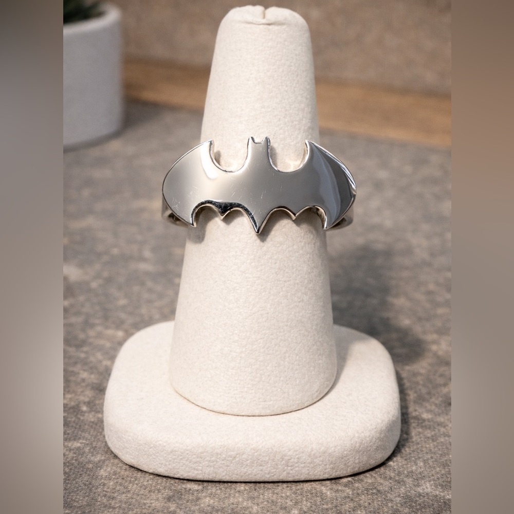 nOir Silver DC Comics Batman Ting size 7.5 NWT